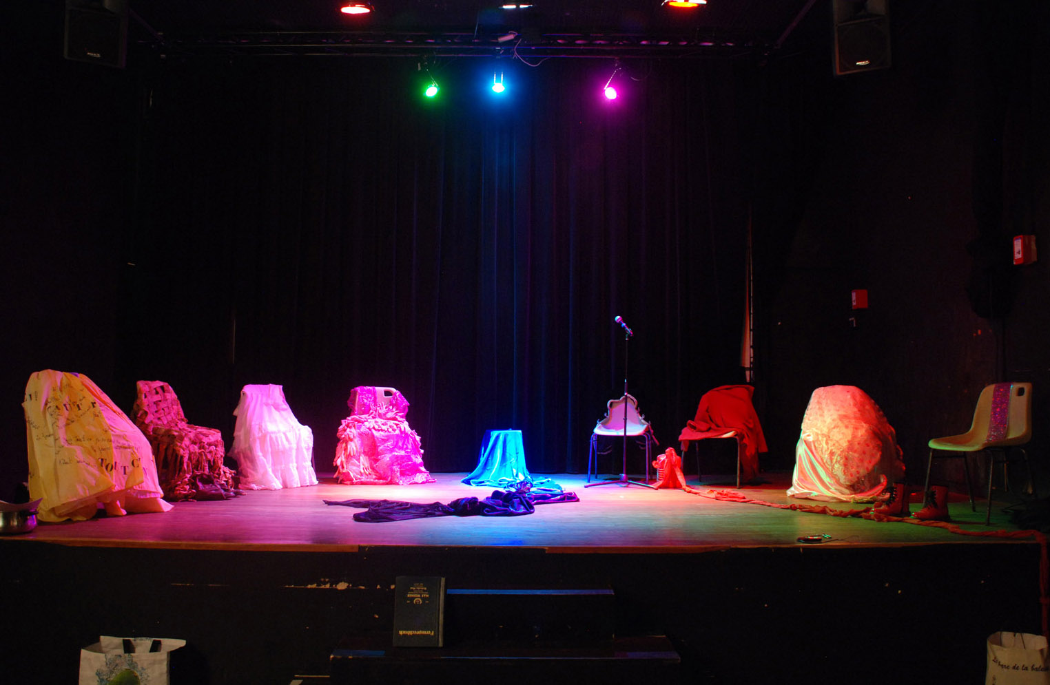 Typhaine D Contes à rebours costumes scene